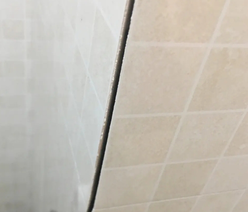 铜山瓷砖空鼓维修公司分享阳台瓷砖脱落的修复过程可以分为以下几个步骤